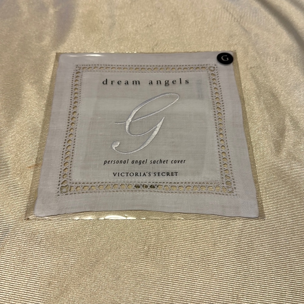 📣 Victoria Secret Monogram Letter G - sachet Cover